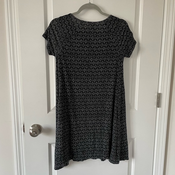 Old Navy Black and White Pattern Dress - Picture 3 of 4